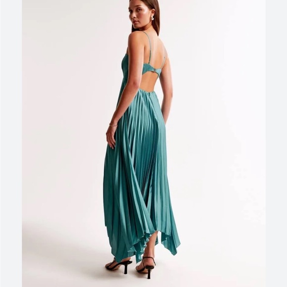 A&F Giselle Clasp-Back Pleated Midi Dress. (Size Large Tall) - Picture 6 of 8